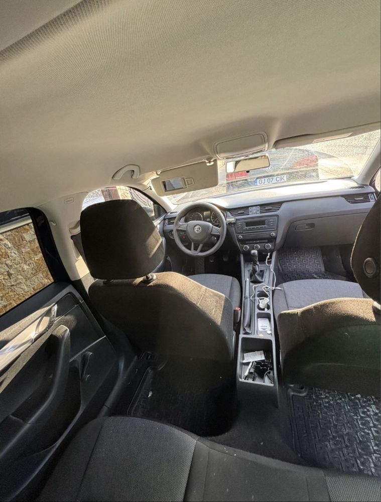 Skoda Octavia 2015 luna a 9 a