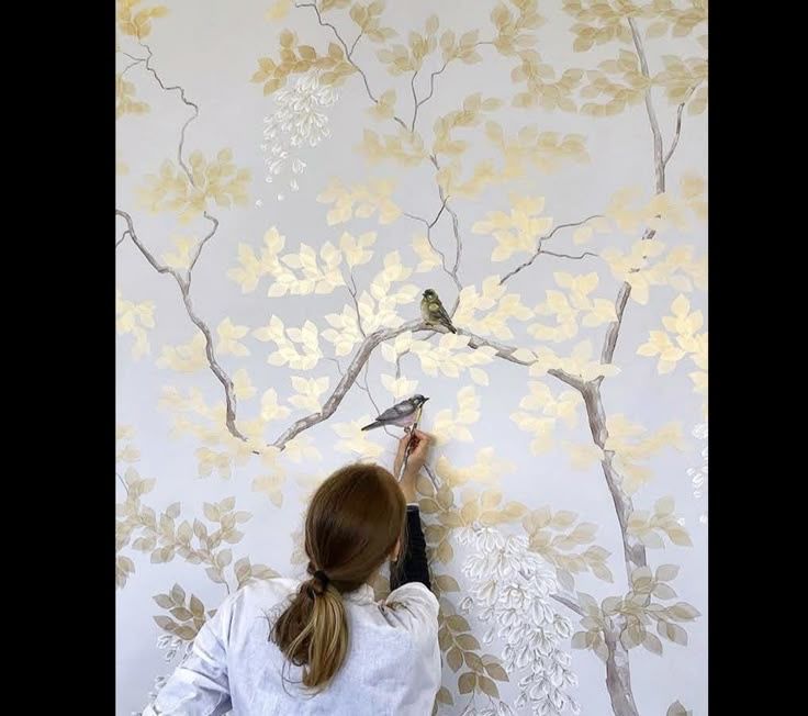 Художник по росписи стен