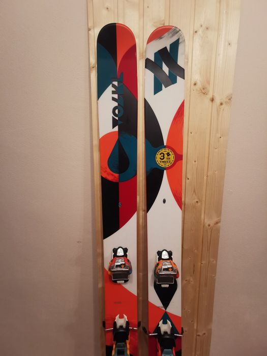 Schiuri freeride noi Volkl Three