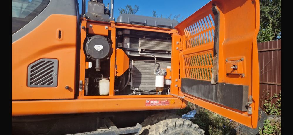 Excavator pe roti Doosan DX 140 W impecabil 2800 ore