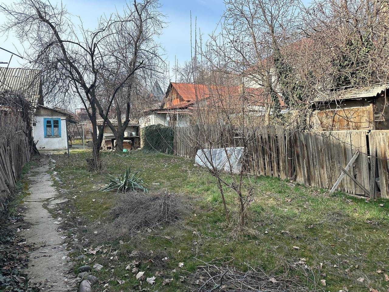 Продаётся дом, улица Морозова, улица Гулбаданбегим, под строительство.