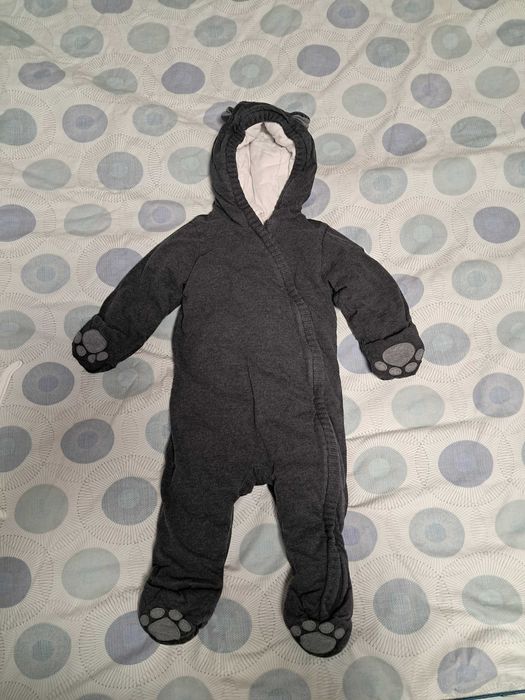 Зимно яке и два космонавта