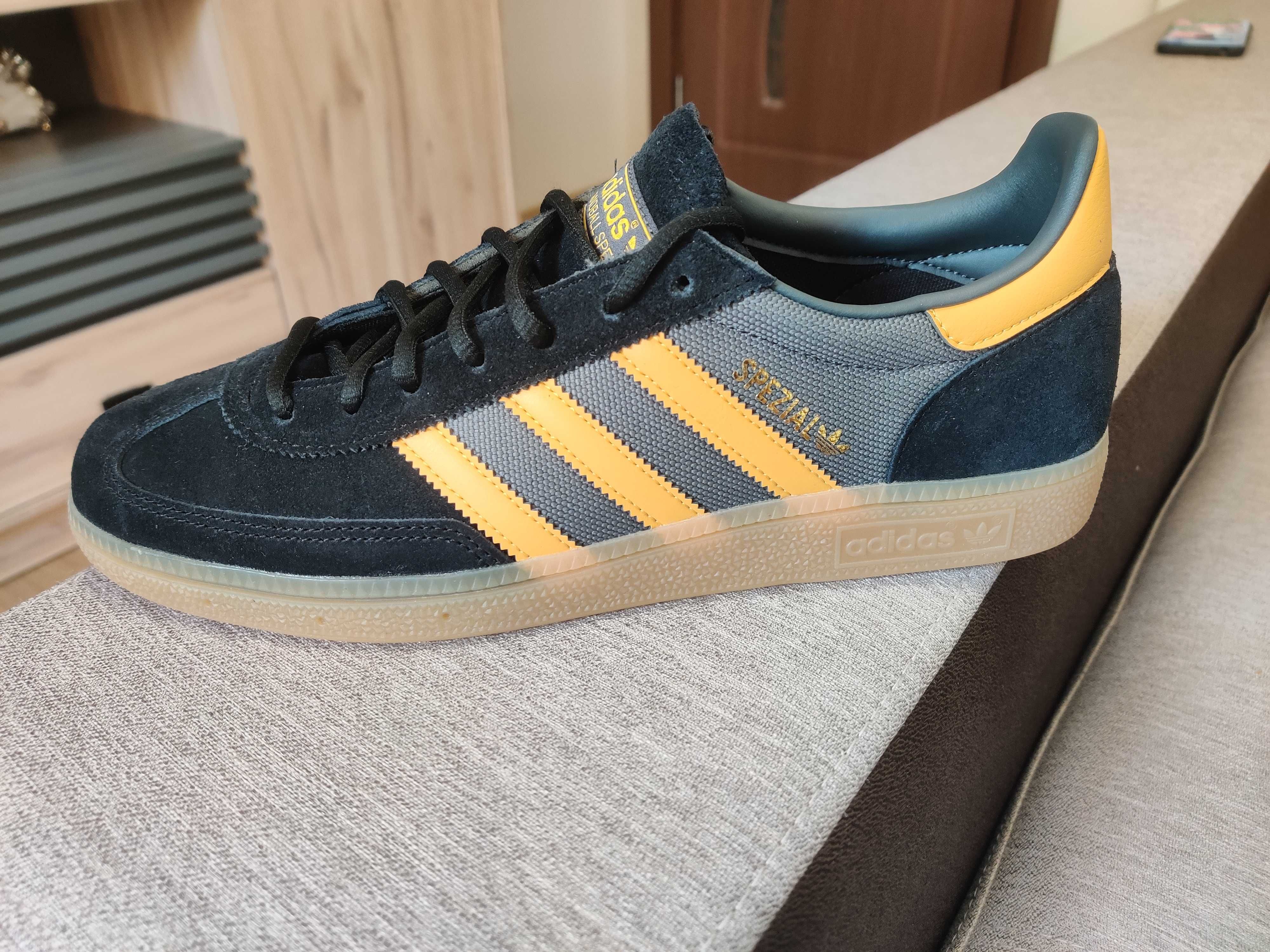 Велурени маратонки Adidas spezial 44 2/3