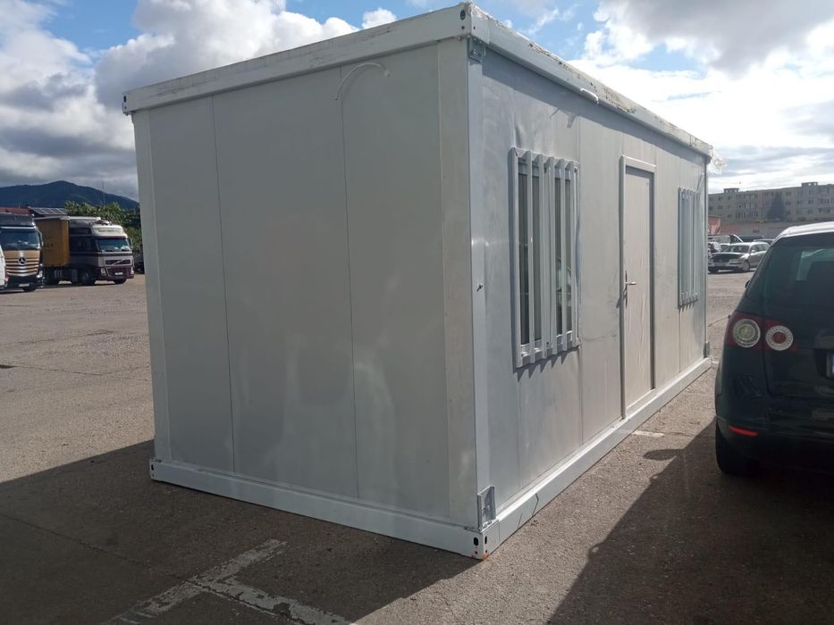 Container maritim / container birou