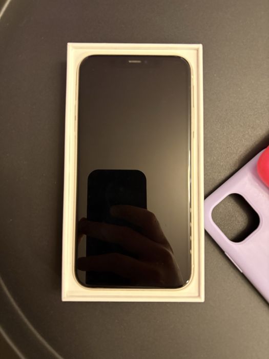 Iphone 11 без нито една забележка + 5 калъфа подарък