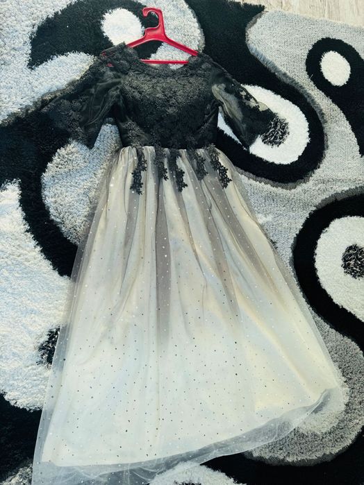 Нова офицялна рокля със корсетен гръб