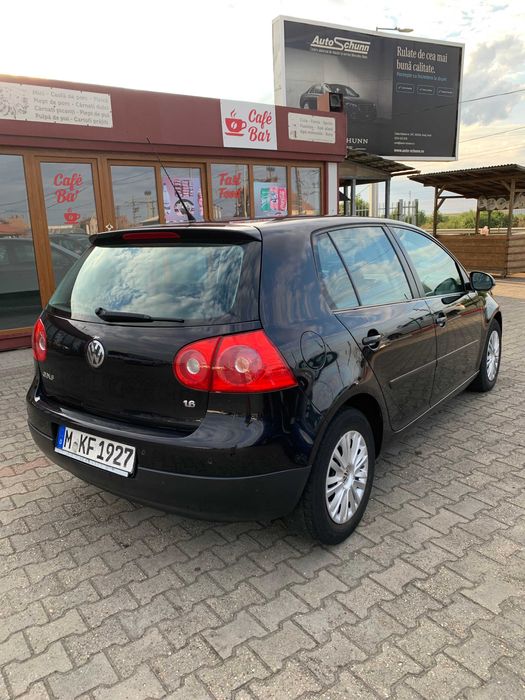 Volkswagen Golf 5 Tour 1.6 MPI 102 cp Benzina Simplu Frumos Impecabil