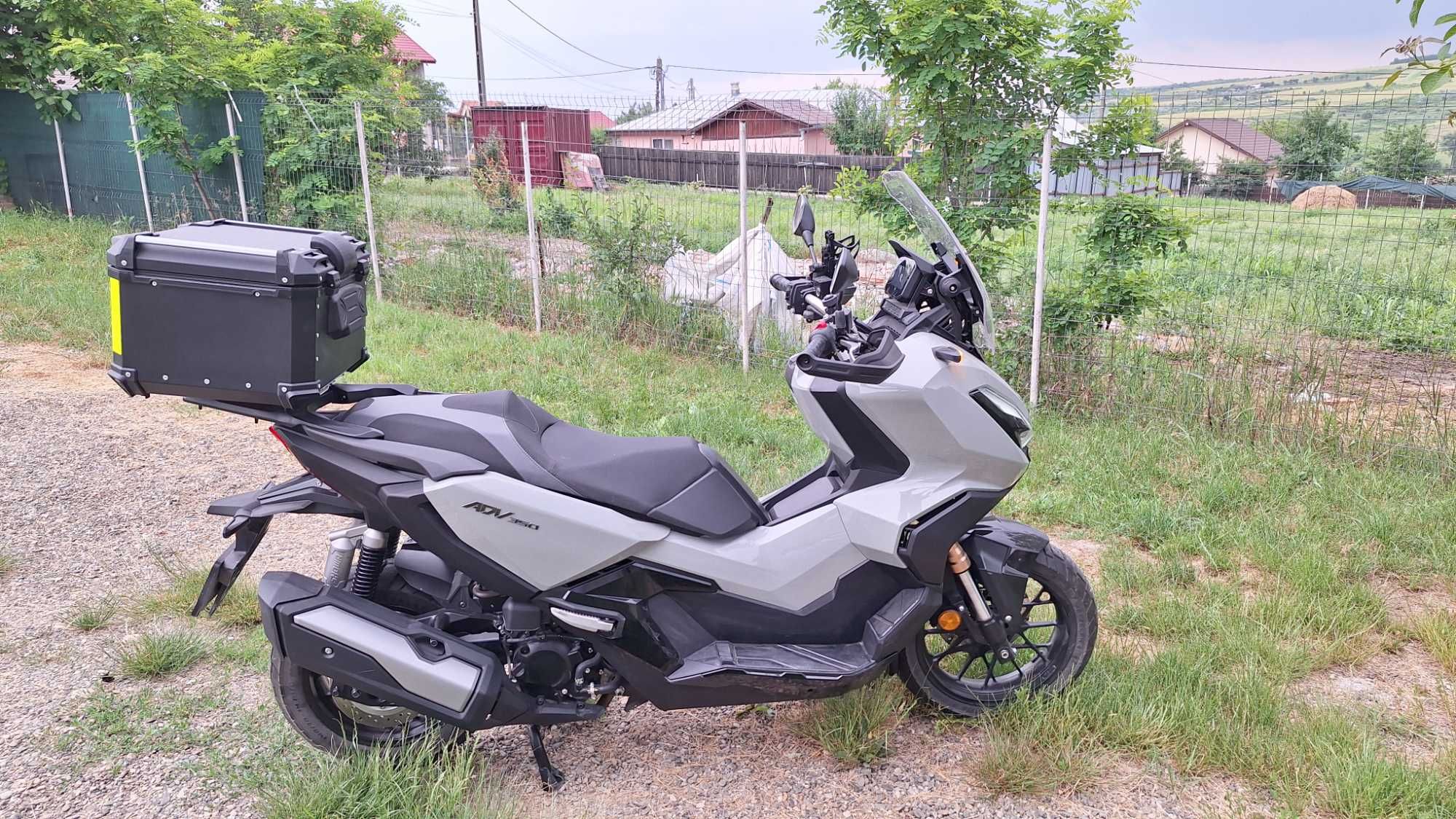 Vand scuter Honda ADV 350