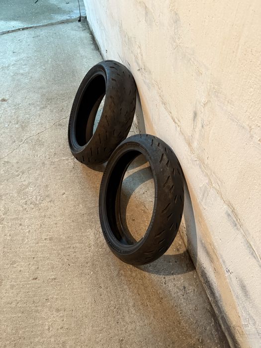 Гуми за мотор michelin power 5 // ZR 17 дот 22 година