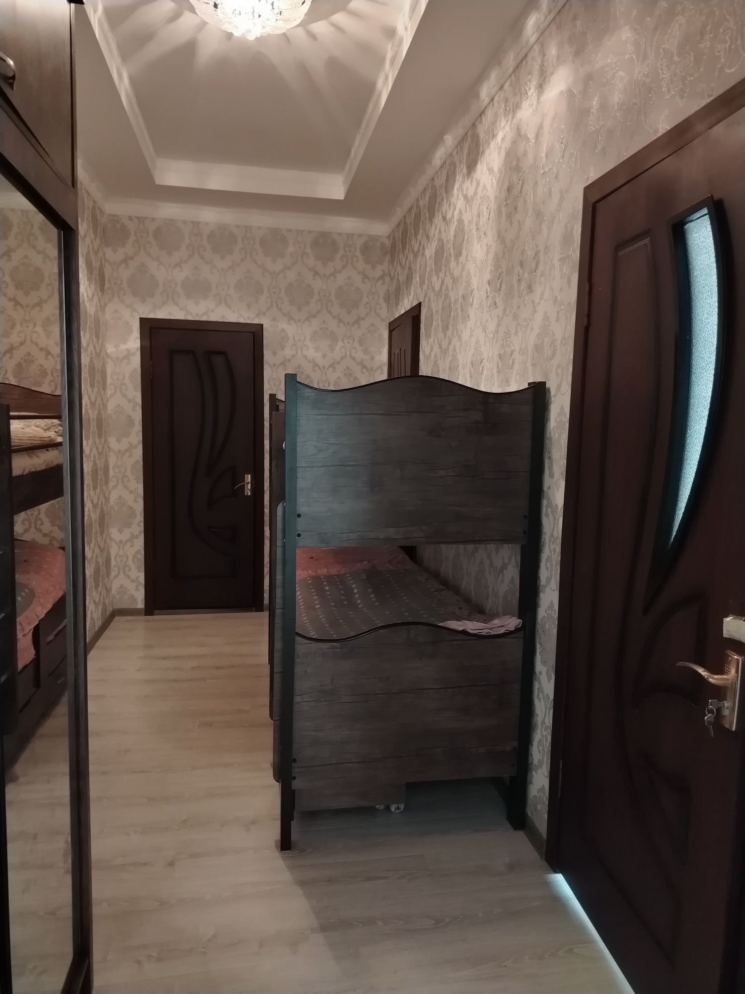 1xonali uy sotiladi remonti bor oshxona jihozlari qoladi