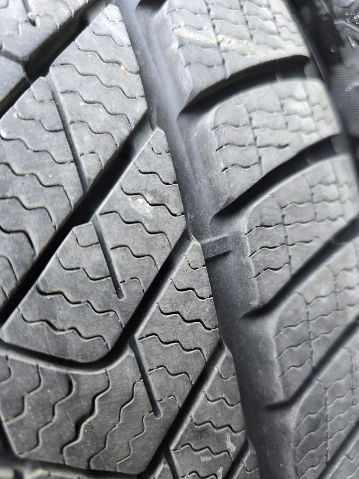 Зимни гуми Pirelli 245 45 19 2бр