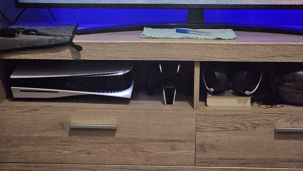 Продам PS 5 ,в отличном состоянии