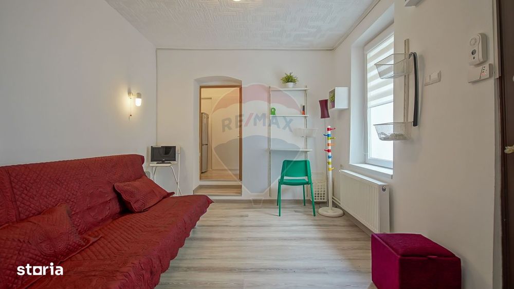 De vanzare apartament 2 camere,  Str. Poarta Schei