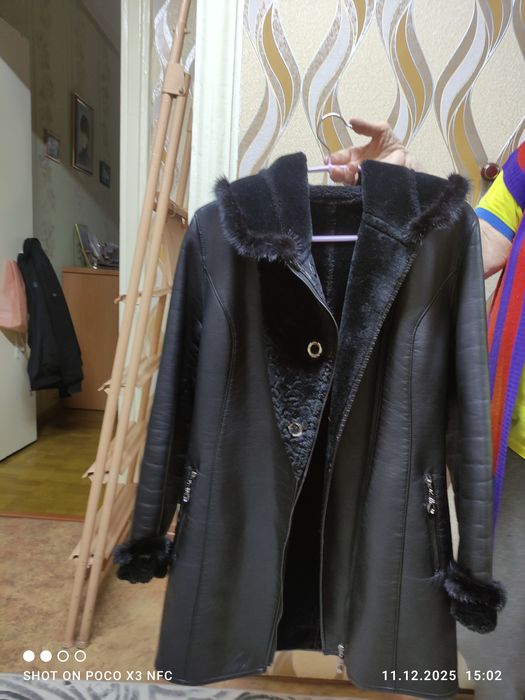 Куртка кожаная с капюшоном