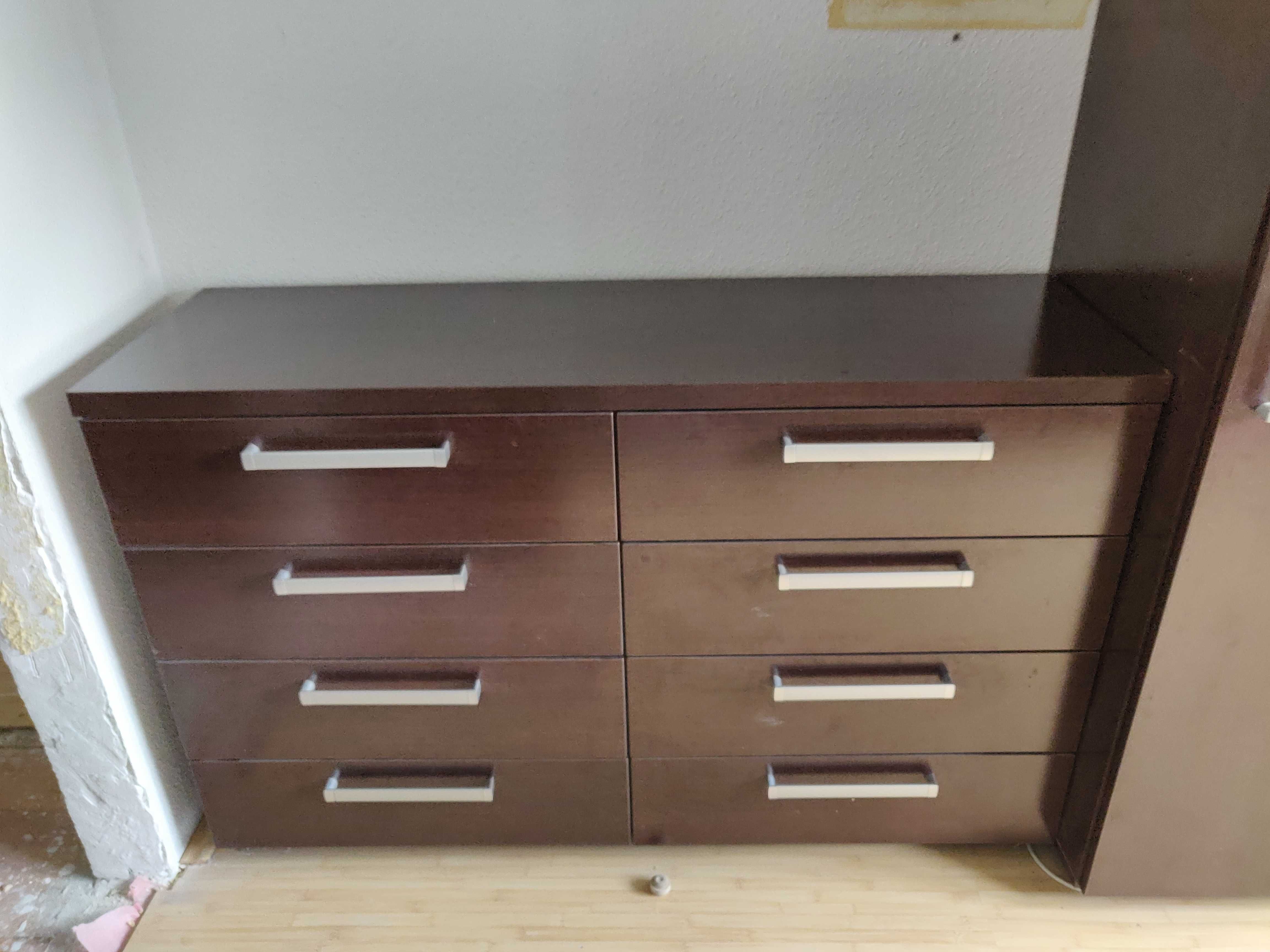 Comodă cu 8 sertare, finisaj wenge – 143,5x45,5x90 cm