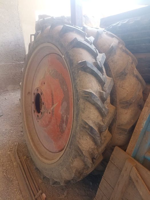 Трактор ЮМЗ с прицепом