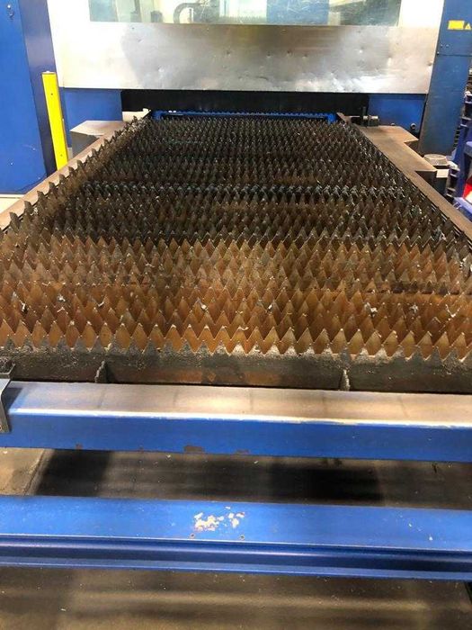 Sistem laser industrial TRUMPF L3030  – mașină + sursă + chiller