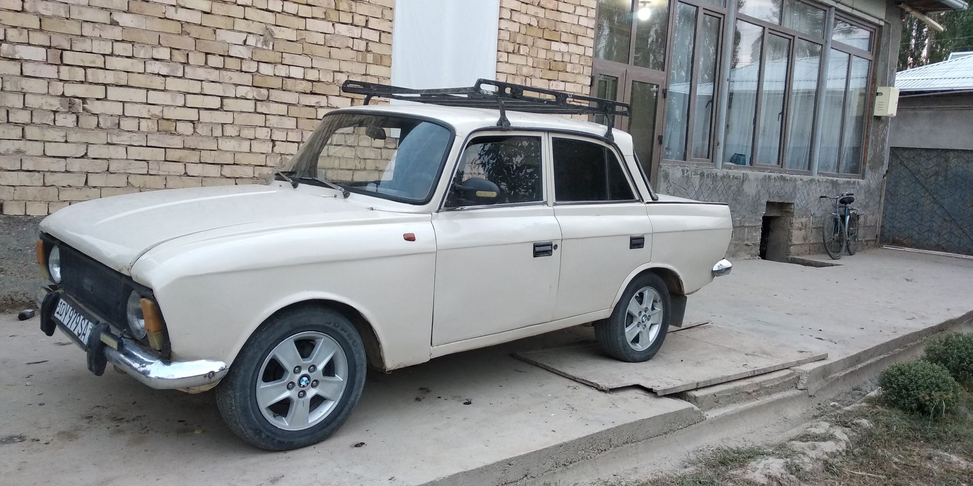 Moshina minishga tayyor gazi borr gaz 2019 yil qoyilgan karobka jiguli