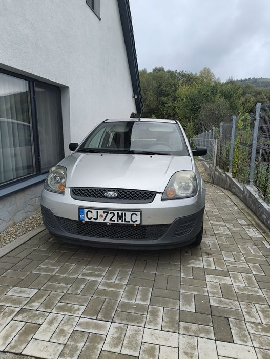 Vând Ford Fiesta