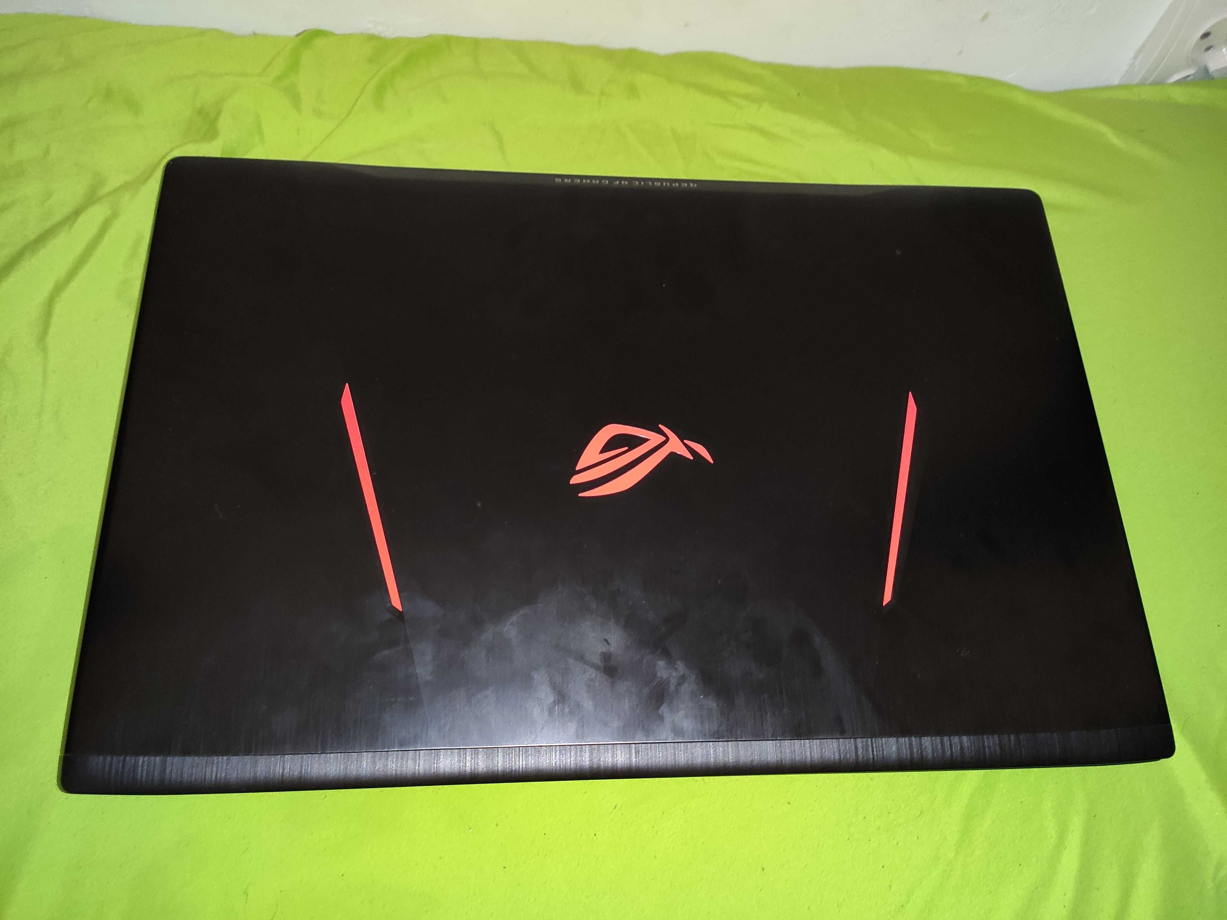 laptop asus rog GL753V gaming republic of gamers cu mic defect