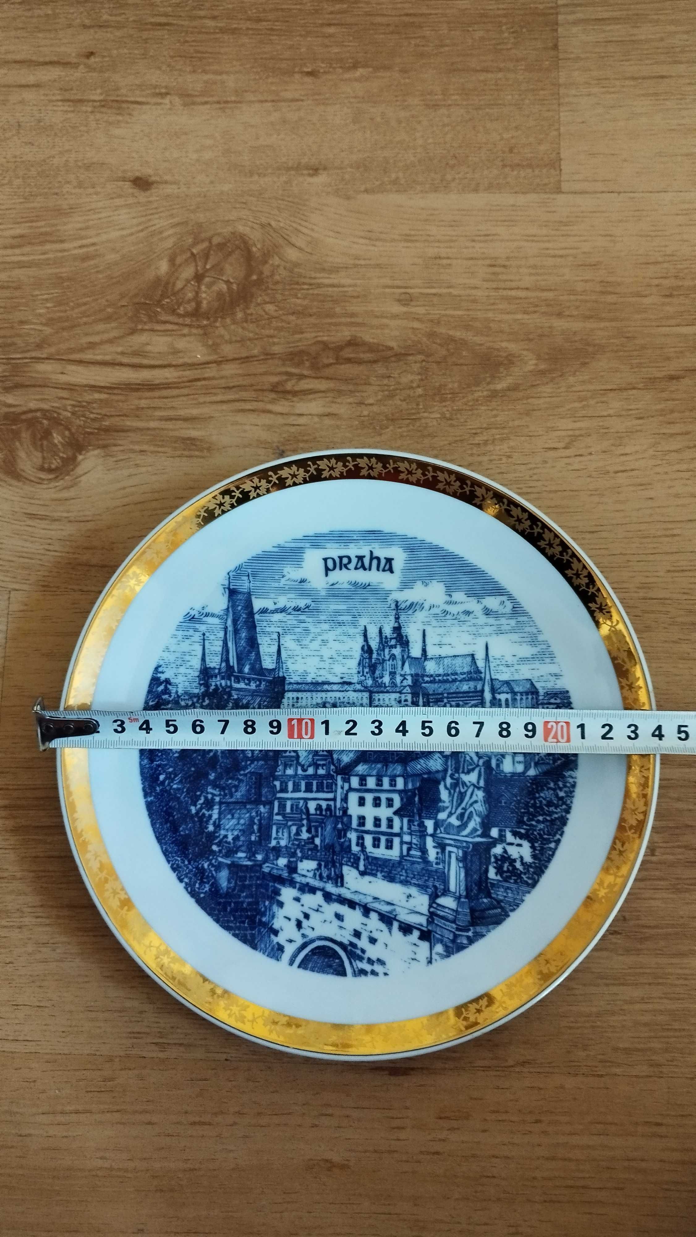 Декоративна,порцеланова чиния за стена от Прага Чехия