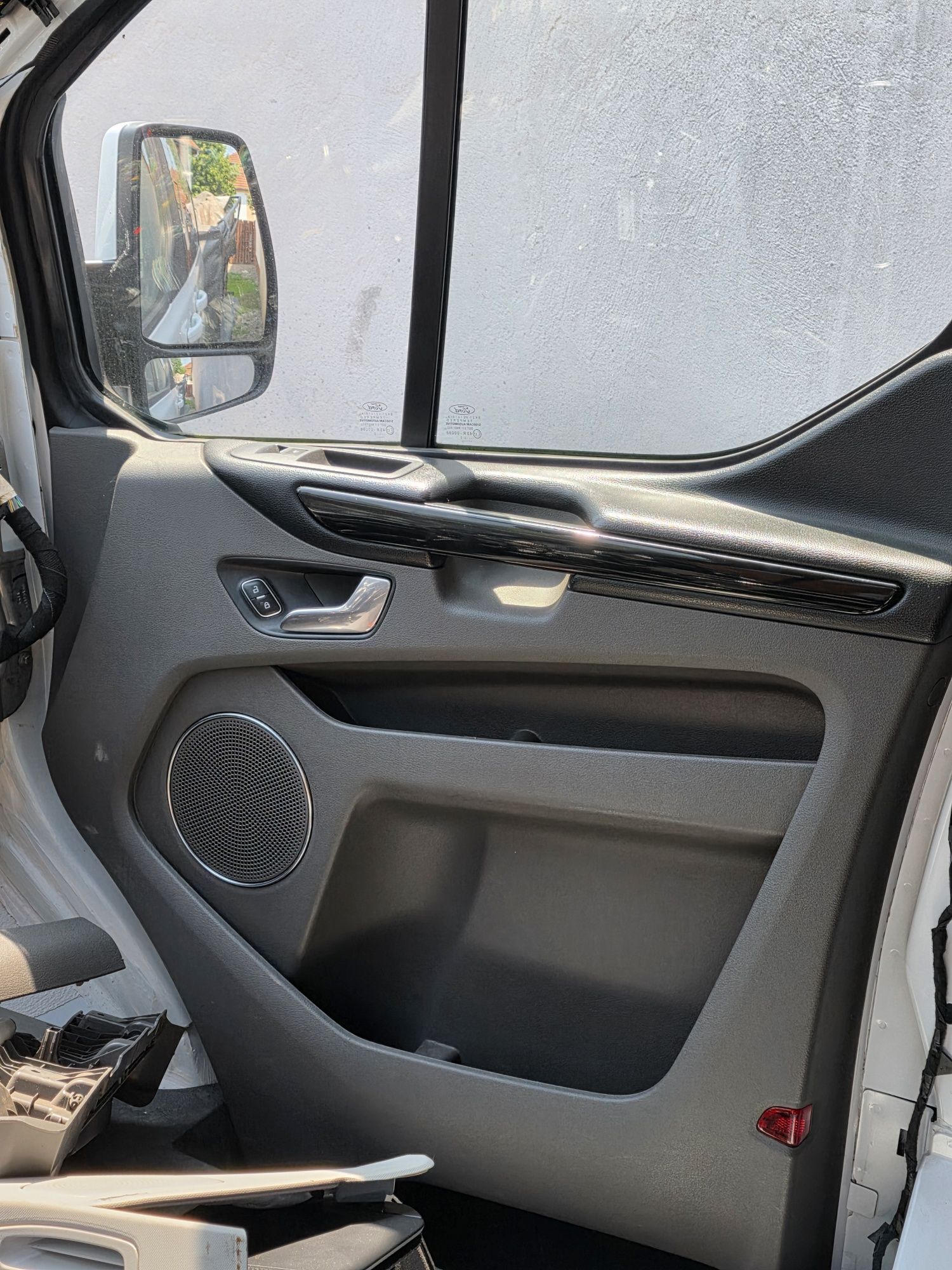 Dezmembrez ford transit custom
