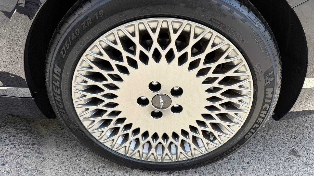 Hyundai Genesis 80