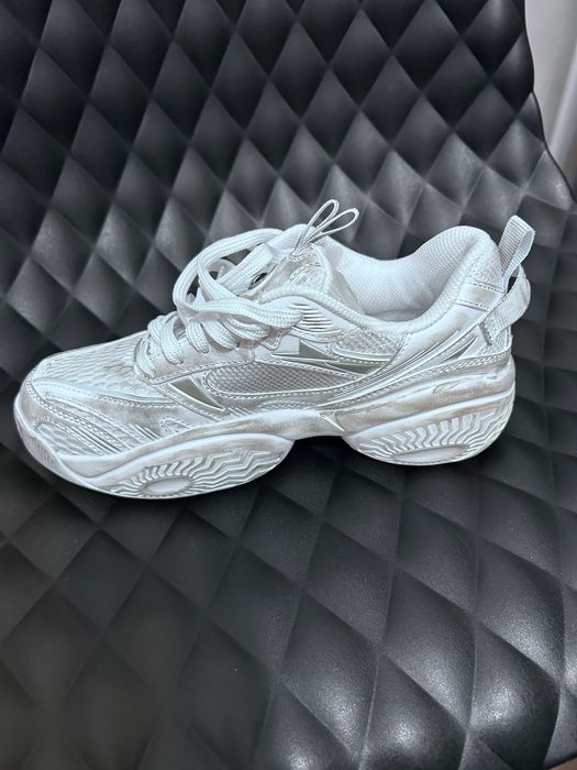 Маратонки Fila с зацапан ефект