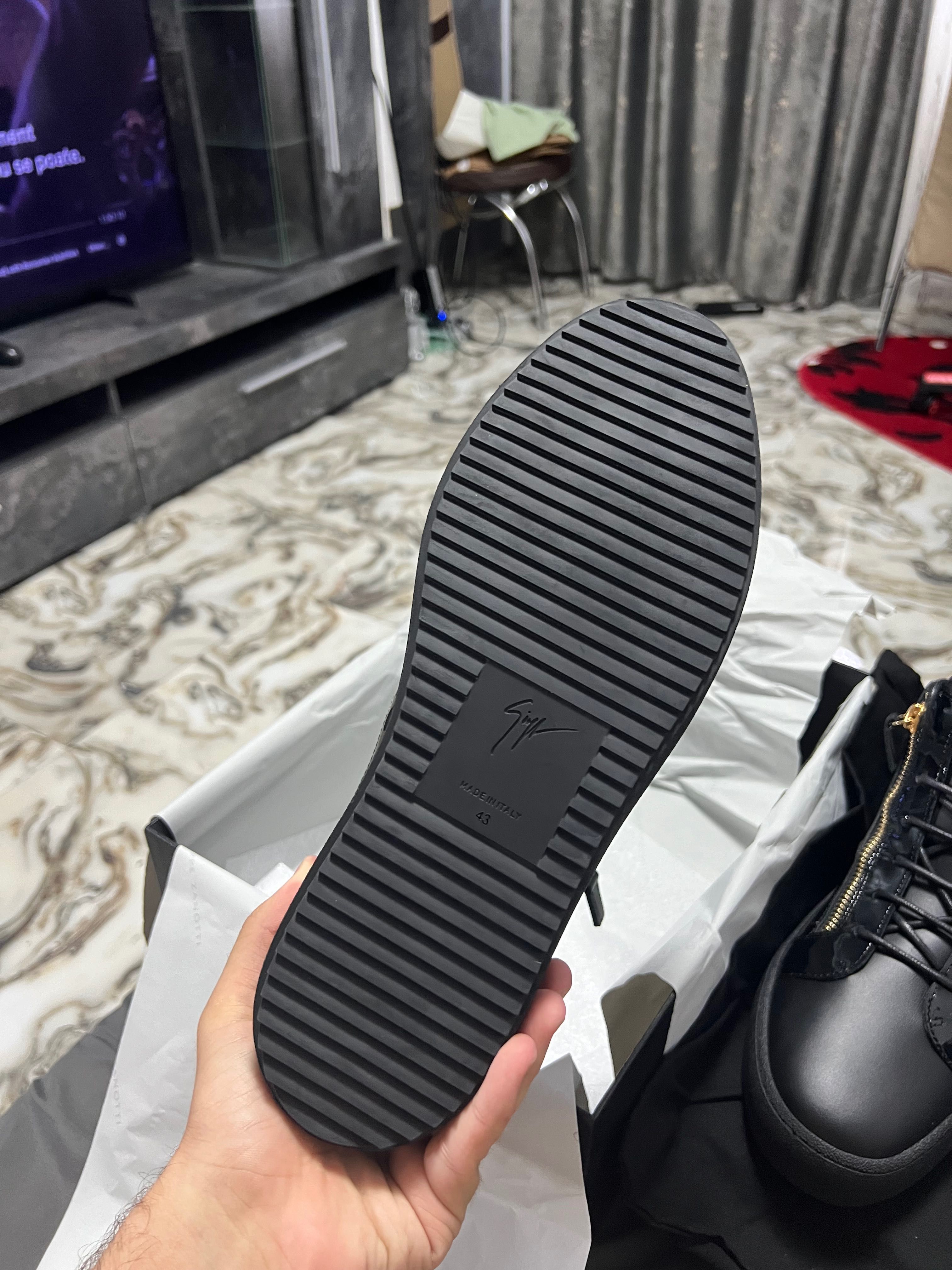 Giuseppe zanotti - URGENT