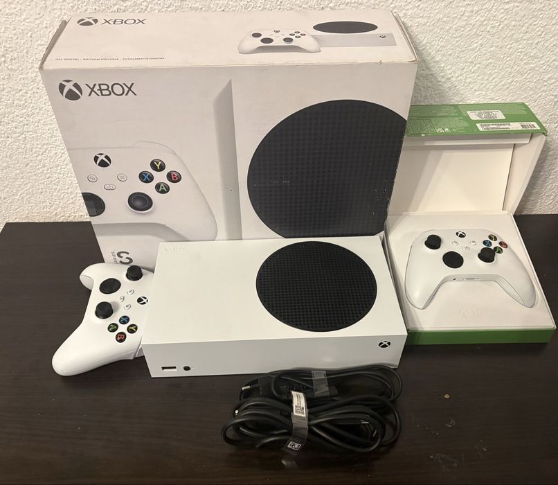 Xbox seria S ca nou cu 2 manete