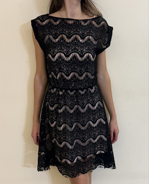 Rochie dantela cu jupa