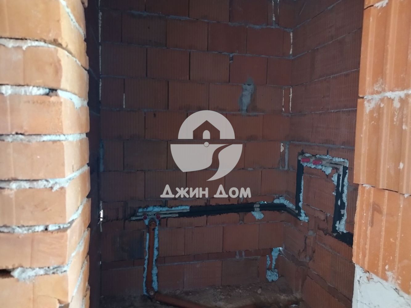 Предлагаме едноетажна къща в с. Горица