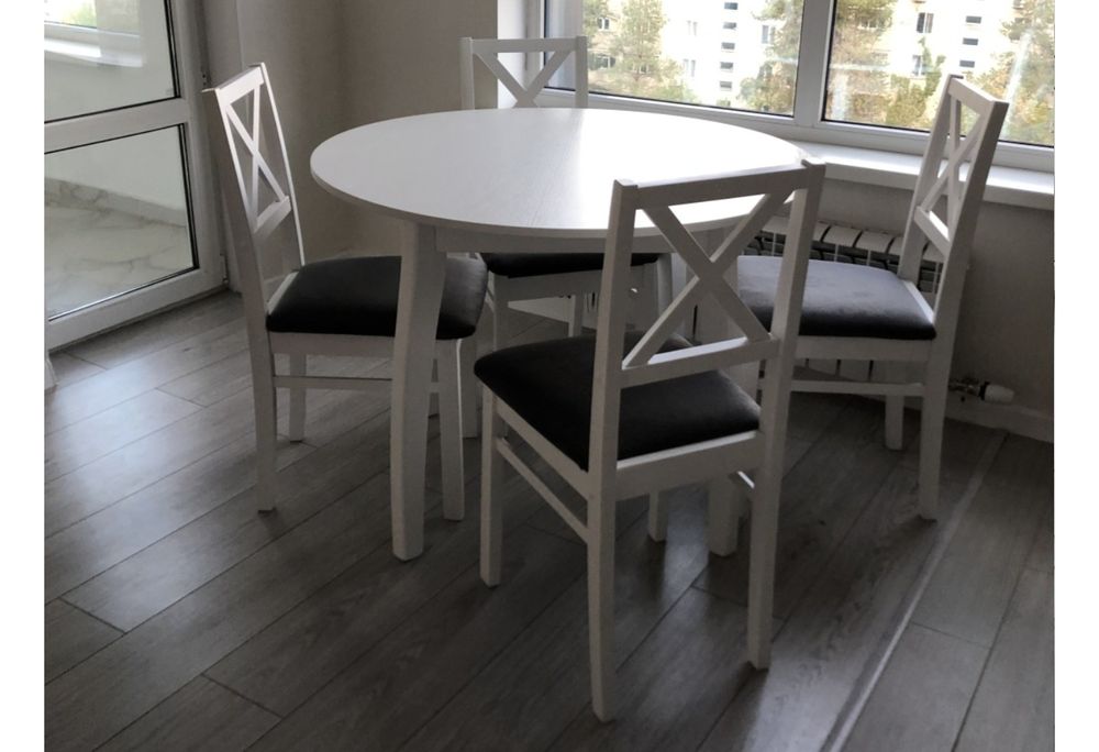 Стол со стульями