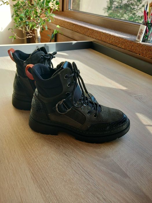 Ghete  impecabile din piele mărimea 36