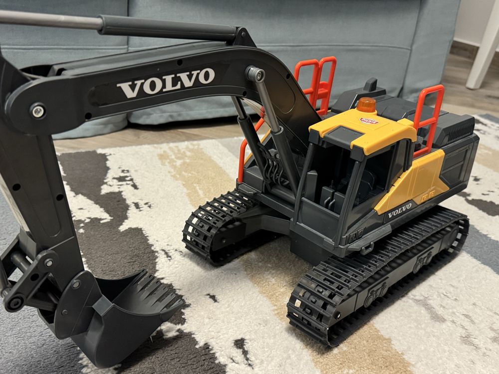 Радиоуправляем багер Volvo от Dickie Toys