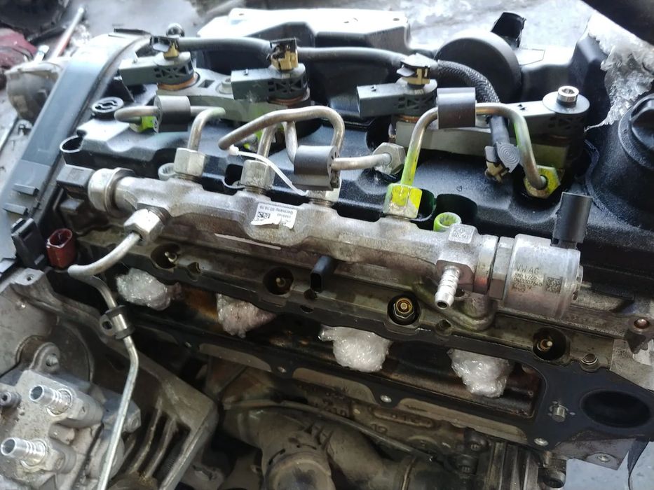 rampa injectoare 2.0 tdi dfg vw passat b8 touran 5t1 tiguan ad1 golf 7 audi a3 8v q2