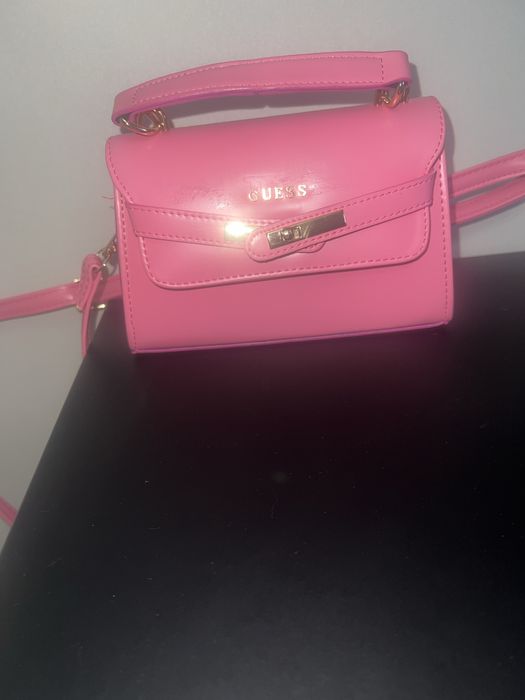 Бонбонено розова чанта Guess