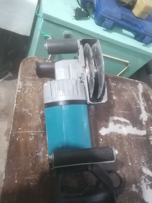 Vând ,Makita Sg 150