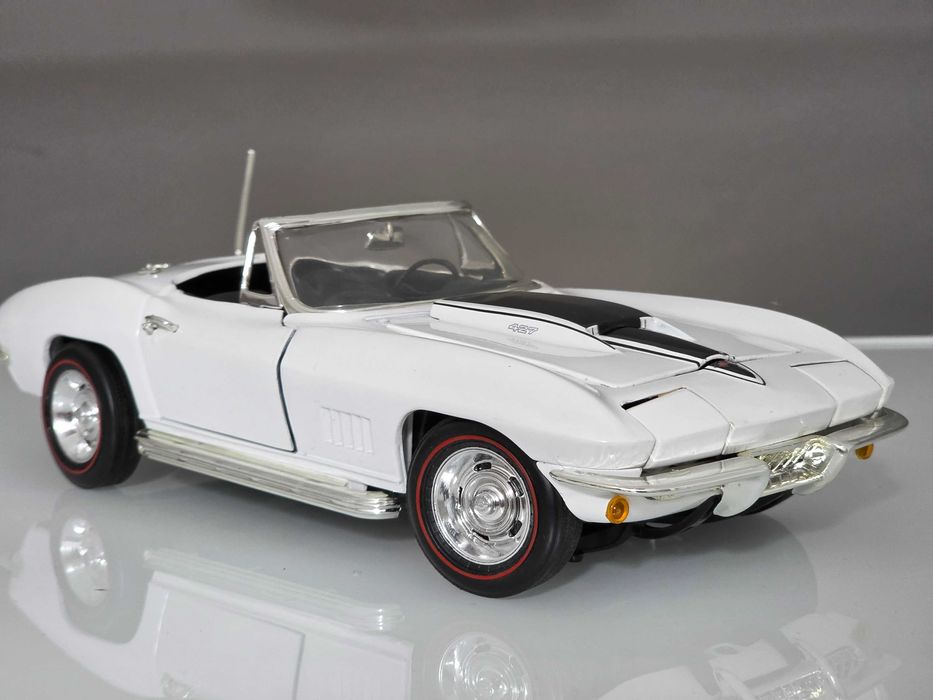 Macheta Auto 1/18 ERTL Chevrolet Corvette Sting Ray 427