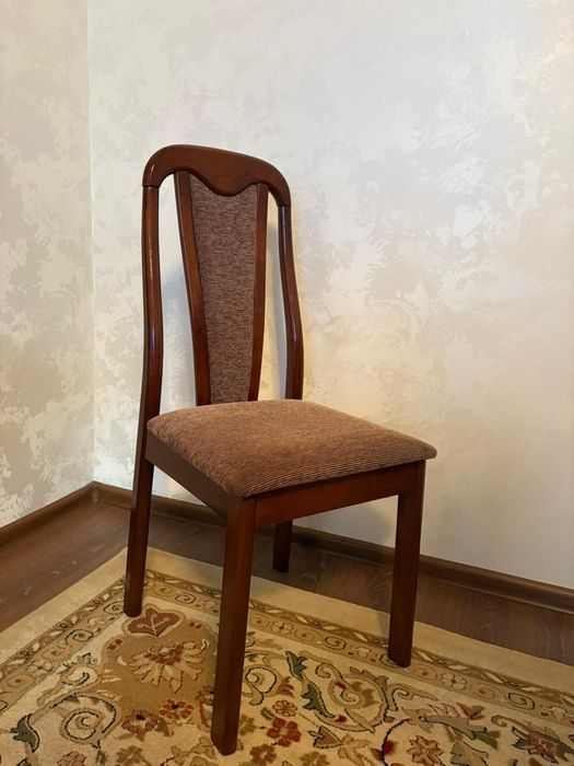 Стол со стульями