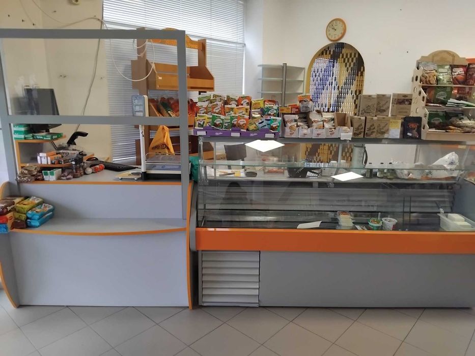 Хладилна витрина + щанд за каса