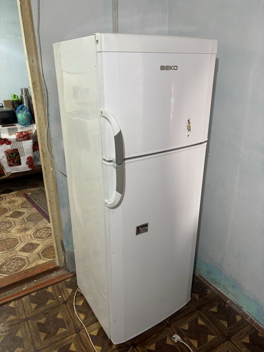 Продам Холодильник ! В хорошем состояние!