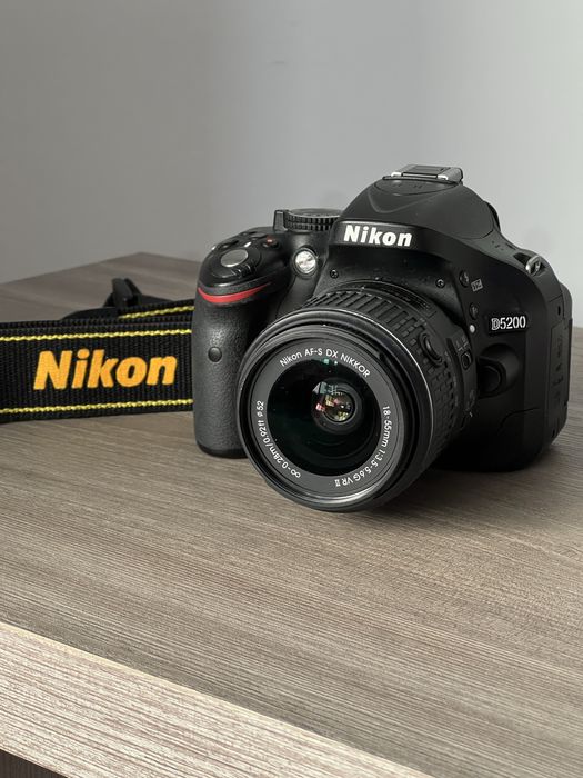 Aparat foto DSLR Nikon D5200 + obiectiv + accesorii