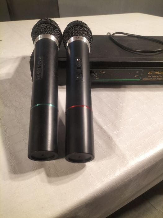 Vând doua microfoane wireless  noi