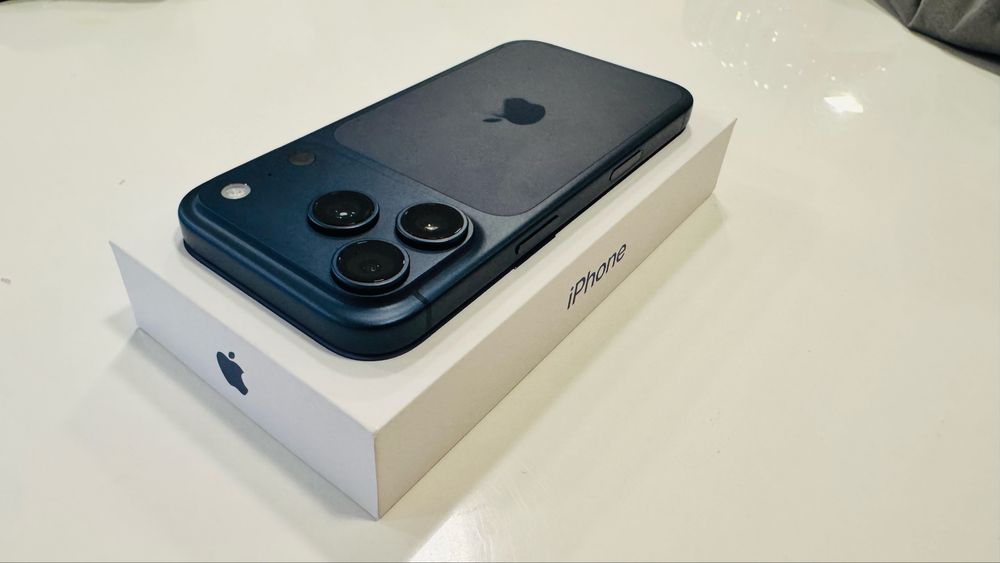 Iphone 17 Pro 256GB син