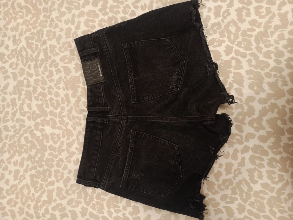 Pantaloni scurți negri de la Stradivarius