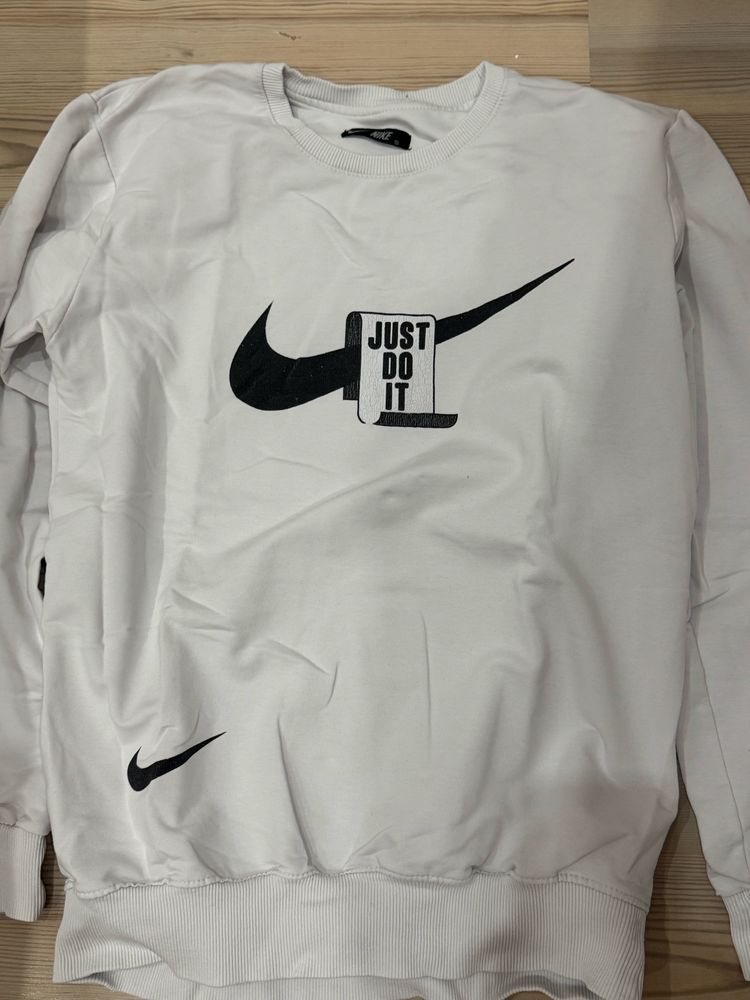 Бяло мъжко горнище Nike/S размер