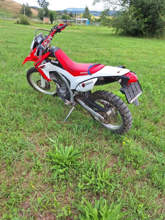 Vând Honda crf 250l înmatriculată