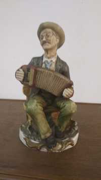 Стара Белгийска керамична статуетка Стария музикант с акордеон