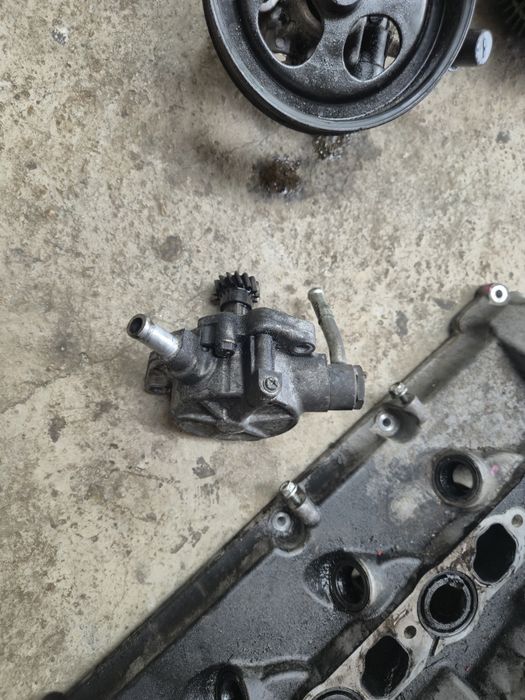 Capac culbutori/Pompa vacuum Mitsubishi L200 2.5 4D56